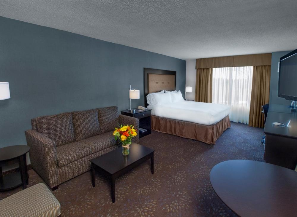 Holiday Inn Express & Suites Buffalo Airport by IHG